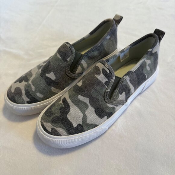 Tommy Bahama Shoes - SIZE 7 Tommy Bahama Green Camo Slip On Sneakers
